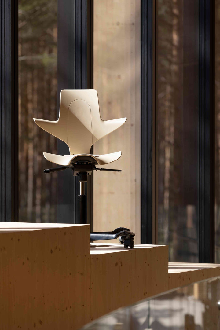 Arbeitsstuhl Capisco Puls 8010 von HAG