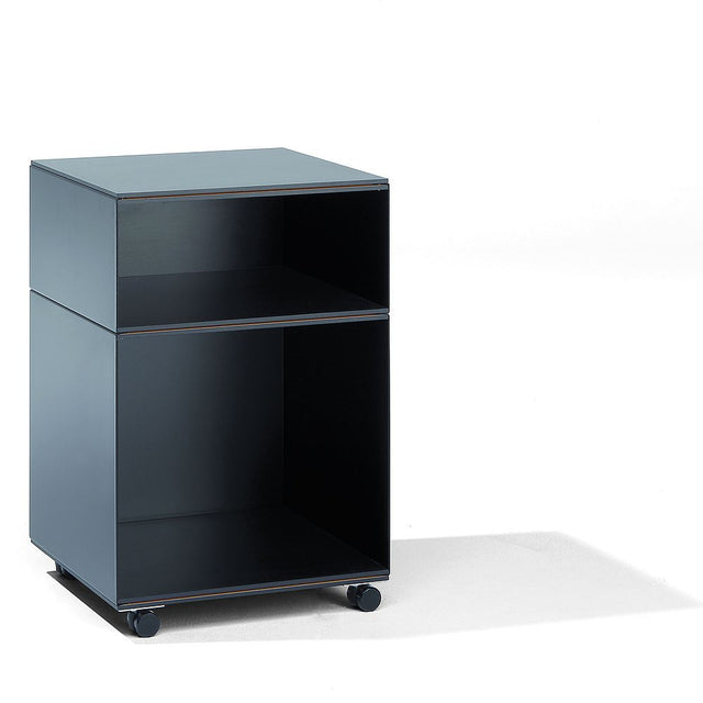 Container Stak 2 von Richard Lampert (Schwarz)