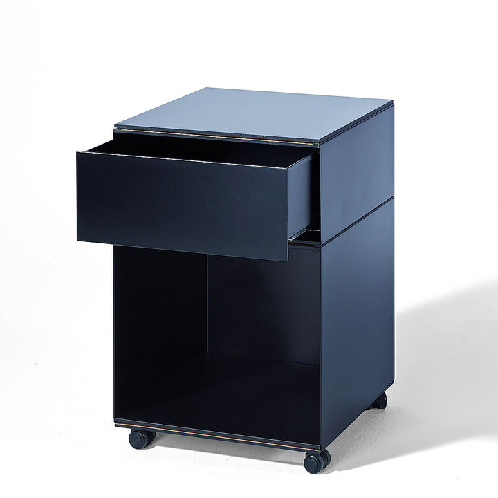 Container Stak 2 von Richard Lampert (Schwarz)