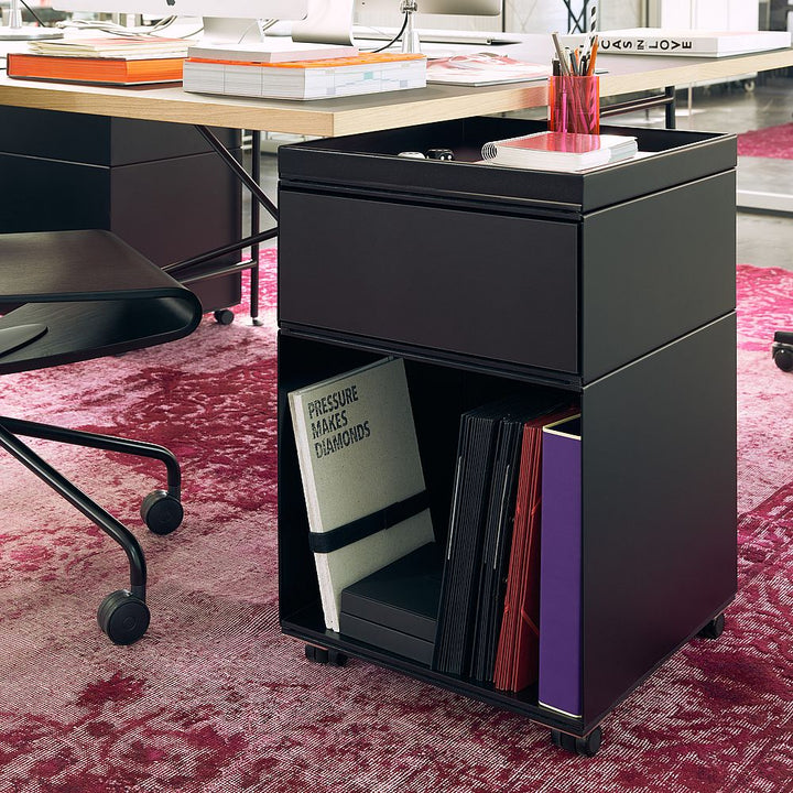 Container Stak 2 von Richard Lampert (Weiß)