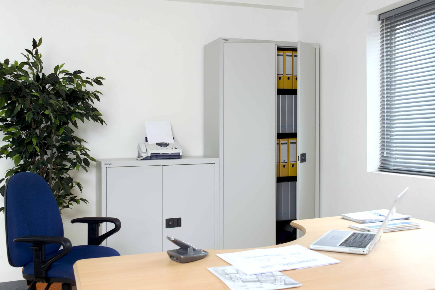 Flügeltürenschrank Universal, 4 Fachböden für 5 Ordnerhöhen, Breite 600 mm