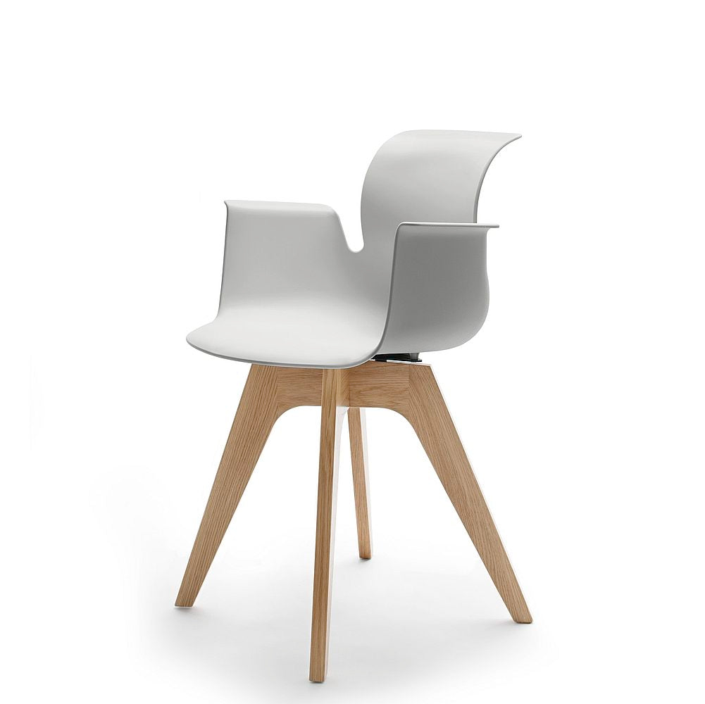 Pro Armchair Viersternholzgestell von Flötotto