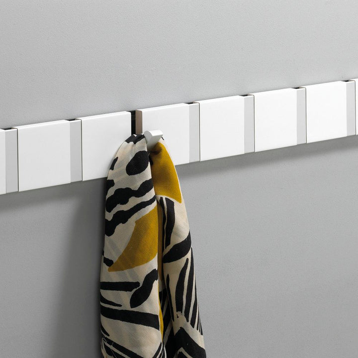 Wandgarderobe Knax mit acht Haken waagerecht von Loca