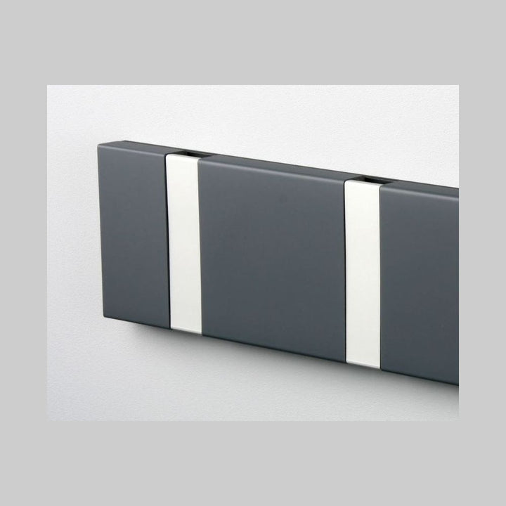 Wandgarderobe Knax mit zwei Haken waagerecht von Loca