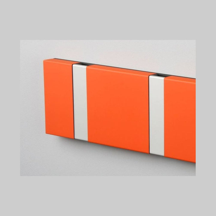 Wandgarderobe Knax mit zwei Haken waagerecht von Loca