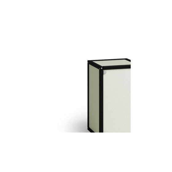 Tisch mit eingefasster Platte von Flötotto