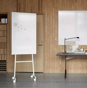 One mobiles Whiteboard (zweiseitig nutzbar) von Lintex