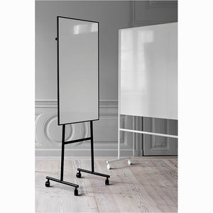 One mobiles Whiteboard (zweiseitig nutzbar) von Lintex