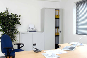 Flügeltürenschrank Universal, Garderobeneinsatz