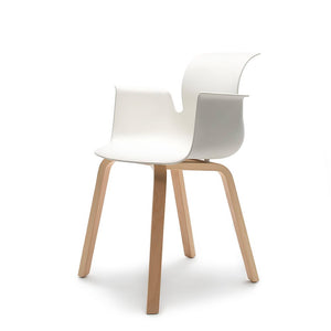 Pro Armchair Vierbeinholzgestell von Flötotto