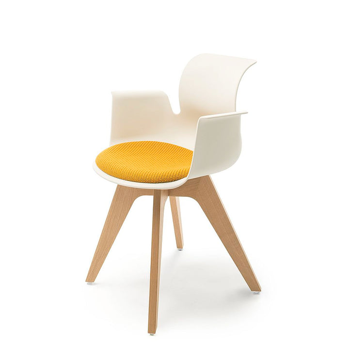Pro Armchair Viersternholzgestell von Flötotto