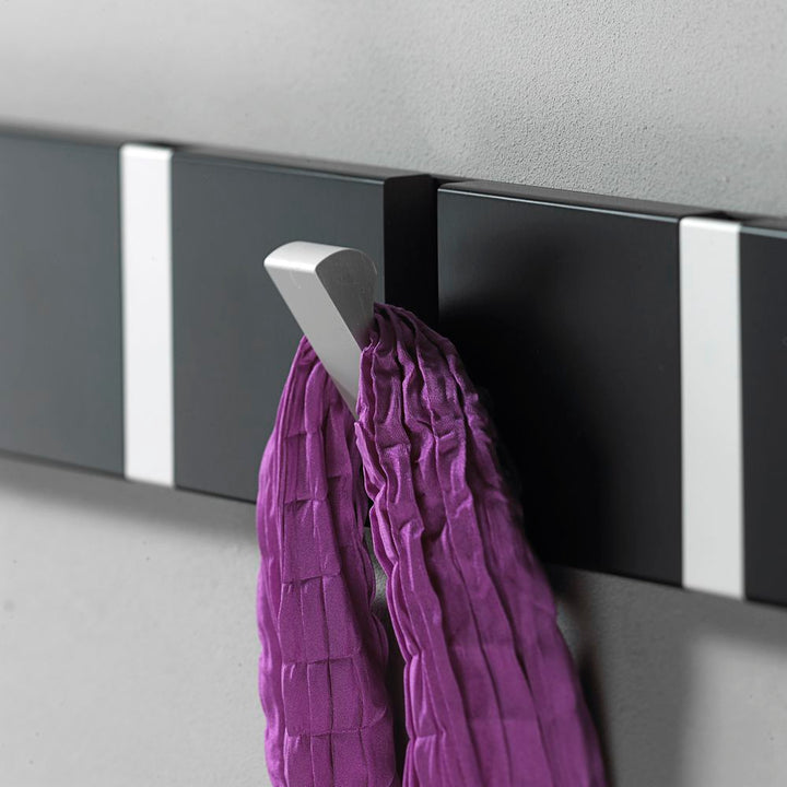 Wandgarderobe Knax mit vier Haken waagerecht von Loca